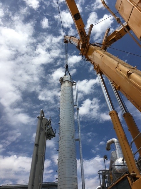 fractionation tower being lifted